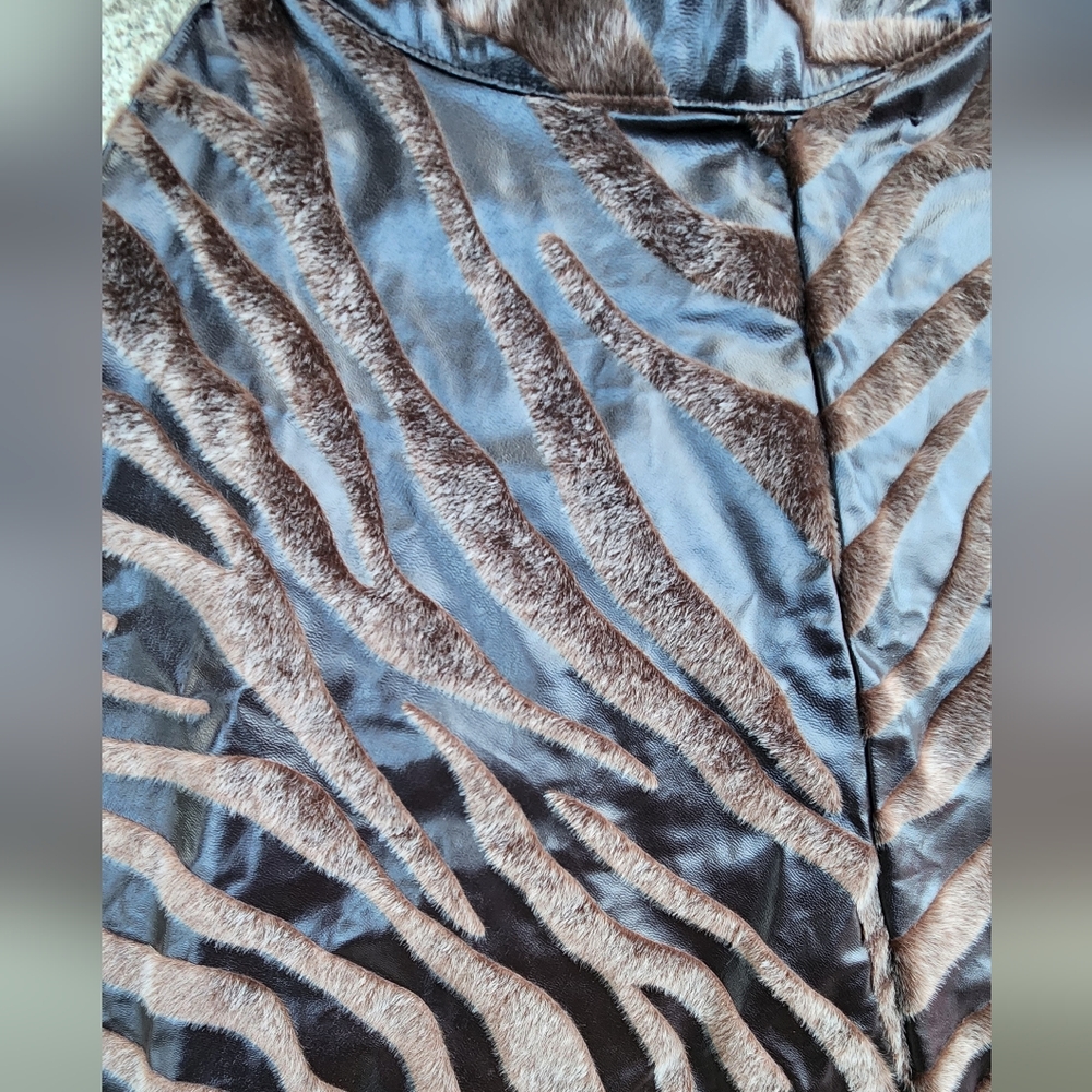 Furry Animal Print High Waisted Small Twirl Faux Leather Skirt - Picture 8 of 10